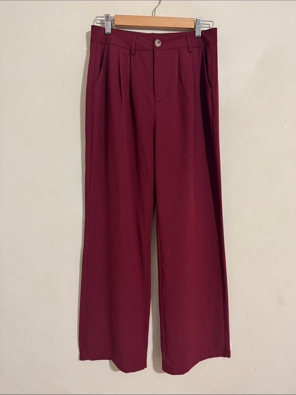 NWT Le Lis Women Pleat Front Wide Leg High-Rise Pants Burgundy size M Minimalist